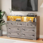 Commode 7 tiroirs avec lumières LED et station de charge – Meuble de rangement en bois avec compartiments ouverts pour chambre à coucher