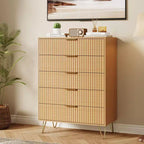Commode à 5 tiroirs cannelés de 121,2 cm de haut – Chêne naturel, poignées dorées, anti-basculement, rangement de chambre étanche