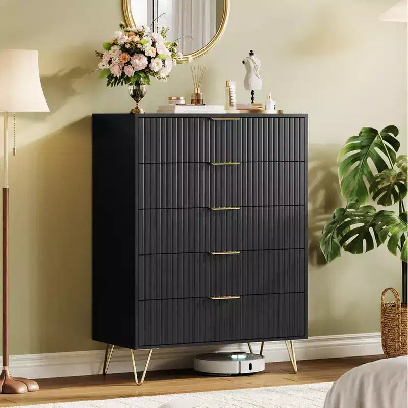 Commode à 5 tiroirs cannelés de 121,2 cm de haut – Chêne naturel, poignées dorées, anti-basculement, rangement de chambre étanche