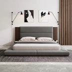 Lit rembourré King Gray Floor à profil bas avec tête de lit en bois étendue, étagères de chevet intégrées