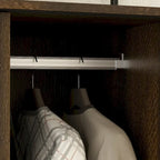 Armoire-penderie marron avec tiroirs, tringle et 4 portes coulissantes